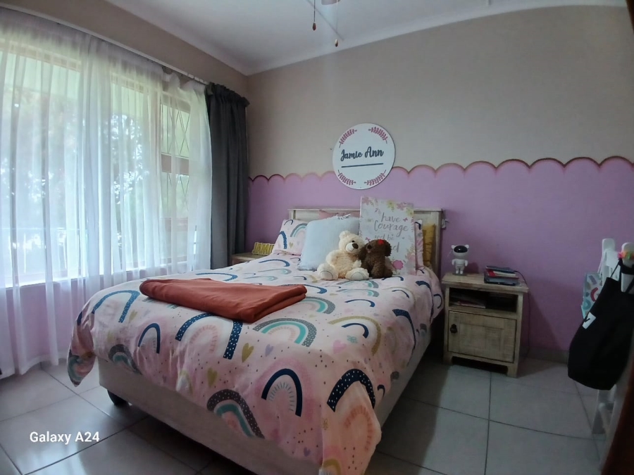 5 Bedroom Property for Sale in Beacon Bay Eastern Cape